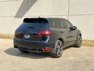 2014 Porsche Cayenne Turbo S   - Photo 11 - Madison, WI 53716