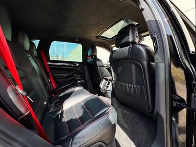 2014 Porsche Cayenne Turbo S   - Photo 24 - Madison, WI 53716
