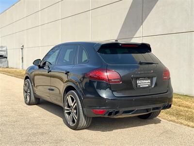 2014 Porsche Cayenne Turbo S   - Photo 8 - Madison, WI 53716