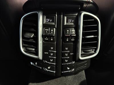 2014 Porsche Cayenne Turbo S   - Photo 30 - Madison, WI 53716