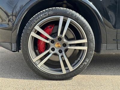 2014 Porsche Cayenne Turbo S   - Photo 36 - Madison, WI 53716