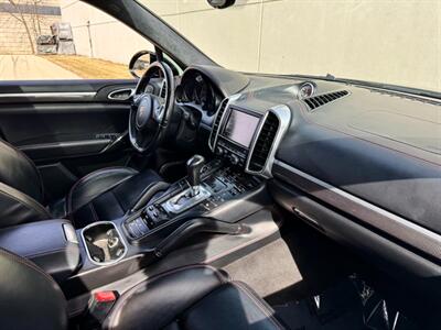 2014 Porsche Cayenne Turbo S   - Photo 18 - Madison, WI 53716