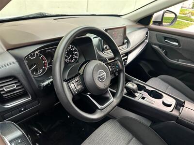 2021 Nissan Rogue SV   - Photo 16 - Madison, WI 53716