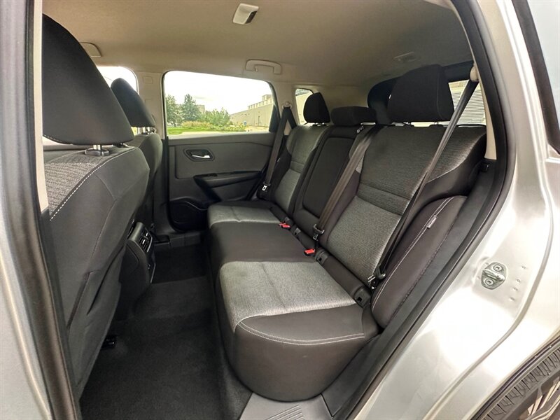 2021 Nissan Rogue SV photo 24