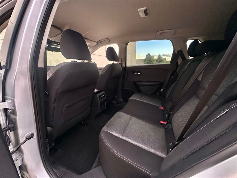 2021 Nissan Rogue SV photo 22