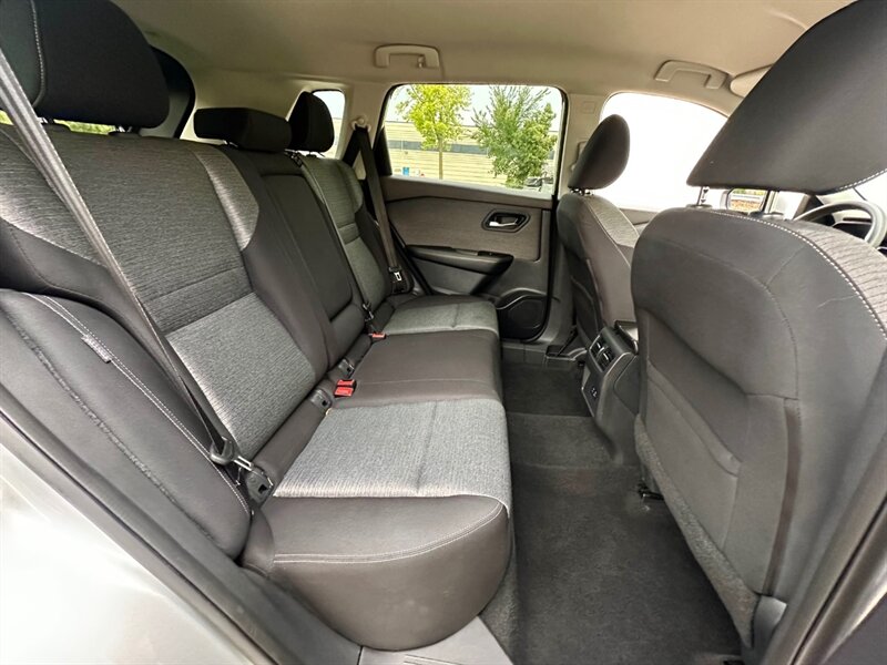 2021 Nissan Rogue SV photo 25