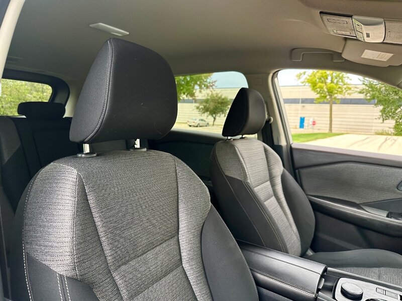 2021 Nissan Rogue SV photo 19