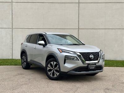 2021 Nissan Rogue SV   - Photo 2 - Madison, WI 53716