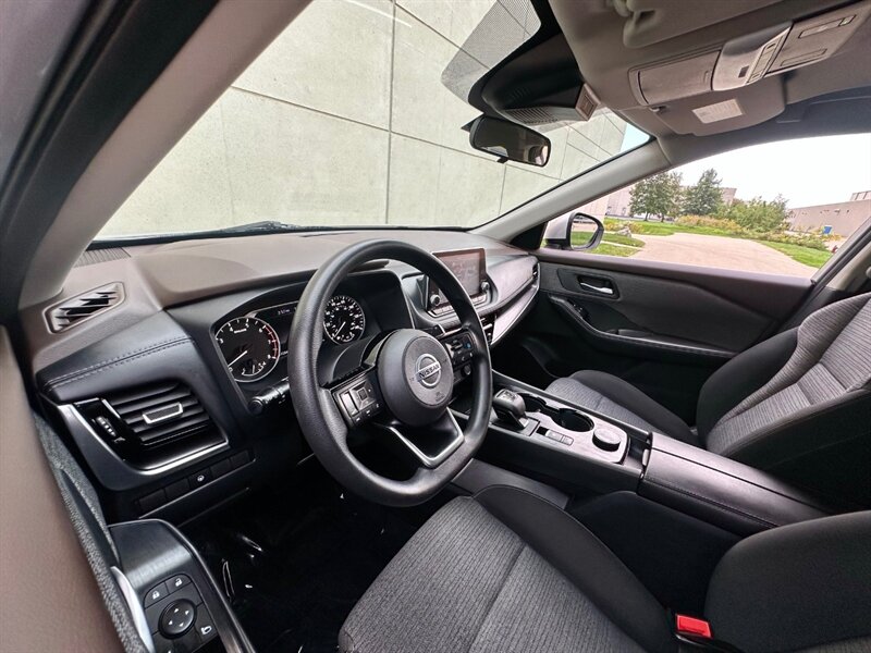 2021 Nissan Rogue SV photo 15