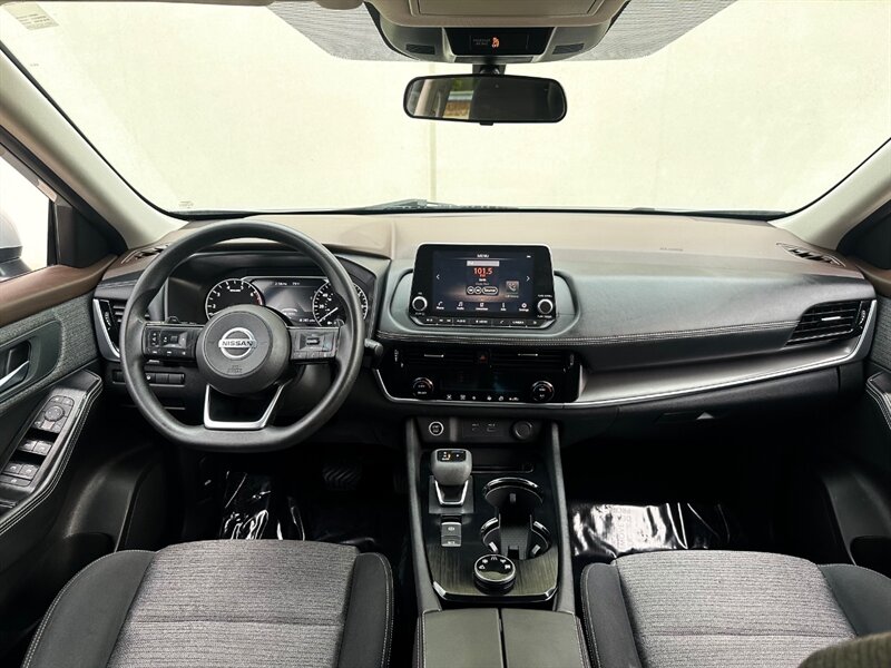 2021 Nissan Rogue SV photo 13