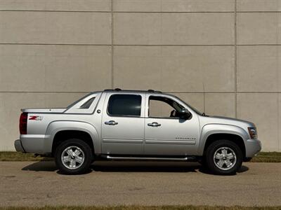 2013 Chevrolet Avalanche LT Black Diamond   - Photo 7 - Madison, WI 53716