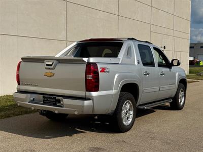 2013 Chevrolet Avalanche LT Black Diamond   - Photo 9 - Madison, WI 53716