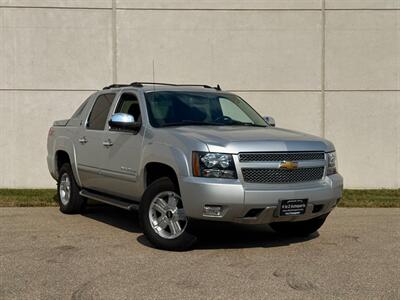 2013 Chevrolet Avalanche LT Black Diamond   - Photo 2 - Madison, WI 53716