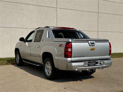 2013 Chevrolet Avalanche LT Black Diamond   - Photo 10 - Madison, WI 53716