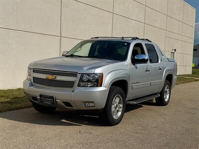 2013 Chevrolet Avalanche LT Black Diamond   - Photo 3 - Madison, WI 53716