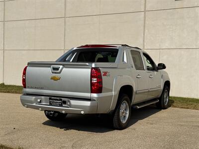 2013 Chevrolet Avalanche LT Black Diamond   - Photo 11 - Madison, WI 53716
