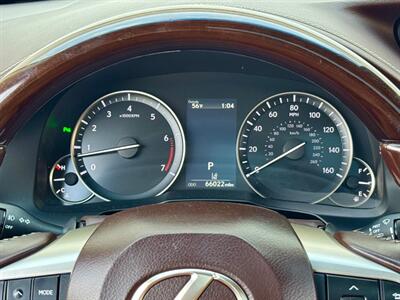 2016 Lexus ES 350   - Photo 27 - Madison, WI 53716