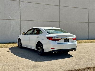 2016 Lexus ES 350   - Photo 10 - Madison, WI 53716
