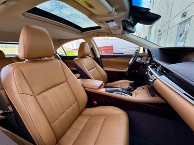 2016 Lexus ES 350   - Photo 22 - Madison, WI 53716