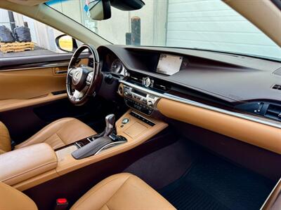 2016 Lexus ES 350   - Photo 18 - Madison, WI 53716