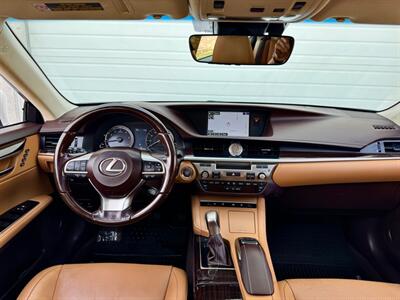 2016 Lexus ES 350   - Photo 14 - Madison, WI 53716