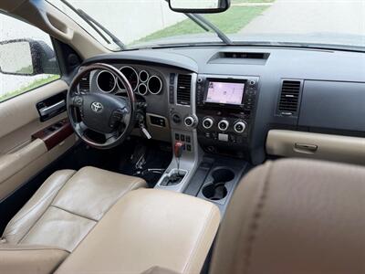 2012 Toyota Sequoia Platinum - Photo 18 - Madison, WI 53716