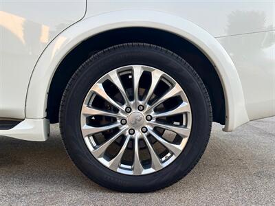 2017 INFINITI QX80   - Photo 41 - Madison, WI 53716