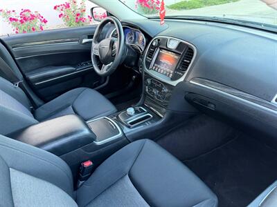 2018 Chrysler 300 Series Touring - Photo 10 - Madison, WI 53716