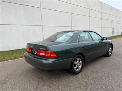 1999 Lexus ES 300   - Photo 12 - Madison, WI 53716