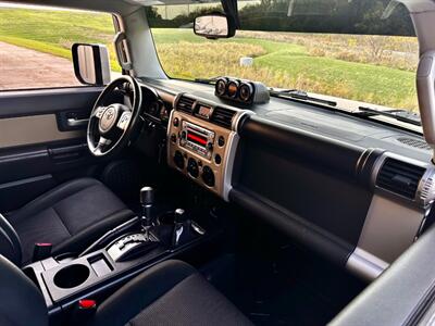 2012 Toyota FJ Cruiser   - Photo 18 - Madison, WI 53716