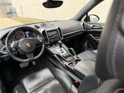 2014 Porsche Cayenne Turbo S   - Photo 29 - Madison, WI 53716