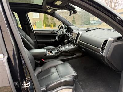 2014 Porsche Cayenne Turbo S   - Photo 27 - Madison, WI 53716