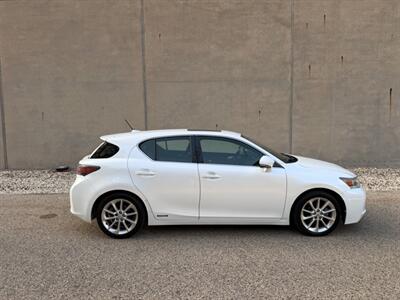 2011 Lexus CT 200h - Photo 8 - Madison, WI 53716