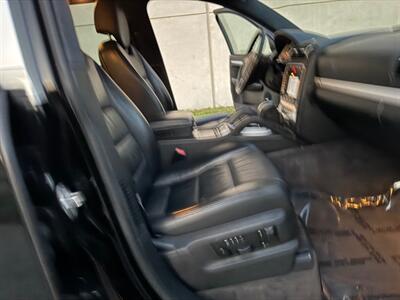 2006 Porsche Cayenne Turbo   - Photo 25 - Madison, WI 53716