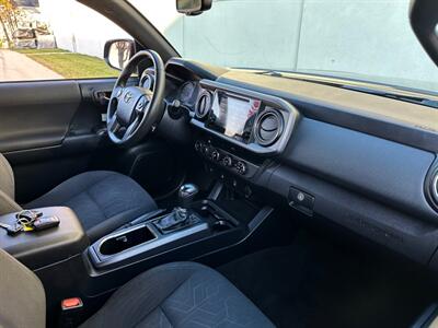 2016 Toyota Tacoma TRD Off-Road   - Photo 12 - Madison, WI 53716