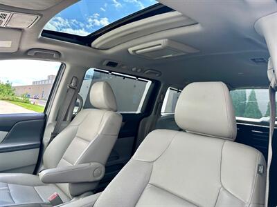 2015 Honda Odyssey Touring  Handicap Mobility BraunAbility - Photo 23 - Madison, WI 53716