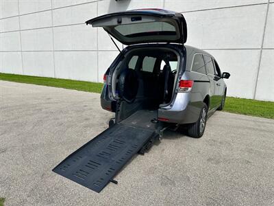 2015 Honda Odyssey Touring  Handicap Mobility BraunAbility - Photo 3 - Madison, WI 53716
