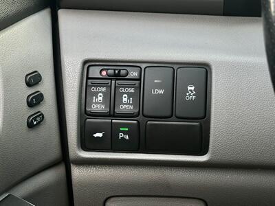 2015 Honda Odyssey Touring  Handicap Mobility BraunAbility - Photo 31 - Madison, WI 53716