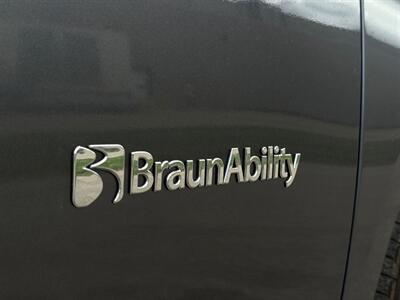 2015 Honda Odyssey Touring  Handicap Mobility BraunAbility - Photo 43 - Madison, WI 53716