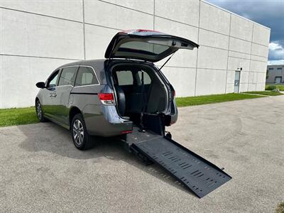 2015 Honda Odyssey Touring  Handicap Mobility BraunAbility - Photo 2 - Madison, WI 53716