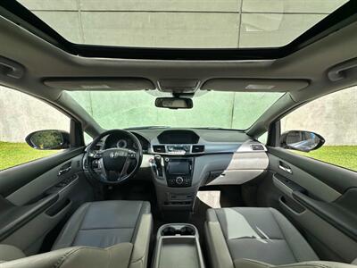 2015 Honda Odyssey Touring  Handicap Mobility BraunAbility - Photo 16 - Madison, WI 53716