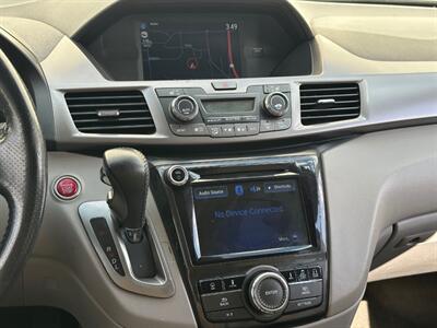 2015 Honda Odyssey Touring  Handicap Mobility BraunAbility - Photo 34 - Madison, WI 53716