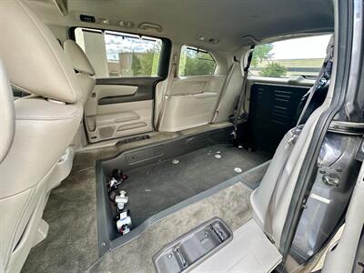 2015 Honda Odyssey Touring  Handicap Mobility BraunAbility - Photo 28 - Madison, WI 53716