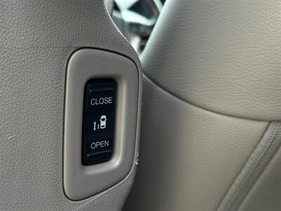 2015 Honda Odyssey Touring  Handicap Mobility BraunAbility - Photo 37 - Madison, WI 53716