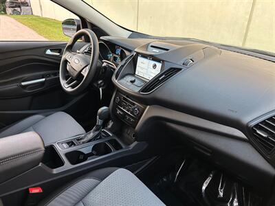2017 Ford Escape SE   - Photo 15 - Madison, WI 53716