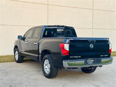 2018 Nissan Titan SV   - Photo 10 - Madison, WI 53716
