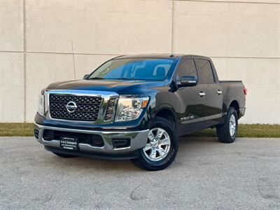 2018 Nissan Titan SV   - Photo 2 - Madison, WI 53716