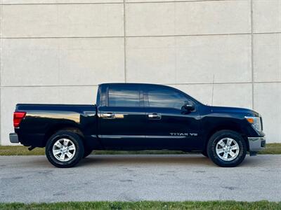 2018 Nissan Titan SV   - Photo 7 - Madison, WI 53716