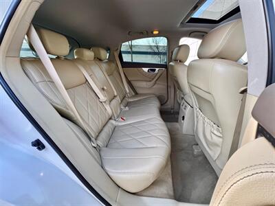 2017 INFINITI QX70 - Photo 25 - Madison, WI 53716