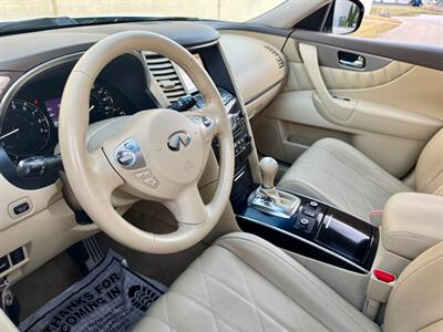 2017 INFINITI QX70 - Photo 16 - Madison, WI 53716